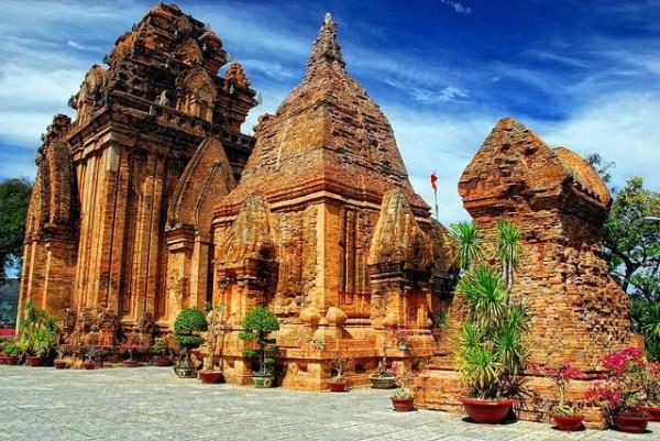 Tháp Bà Ponagar Nha Trang