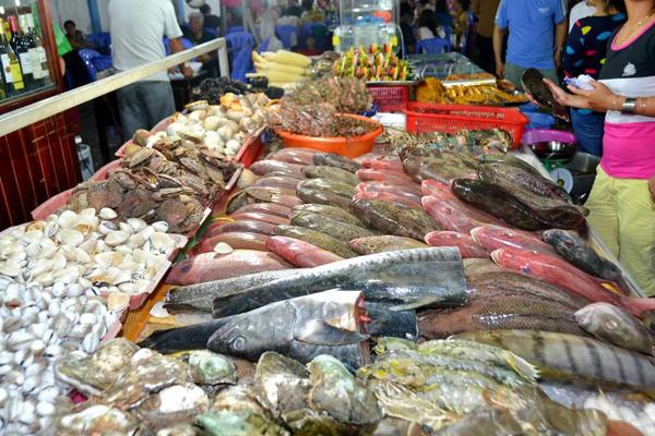 Giá hải sản ở đây rất rẻ chỉ từ 30.000 đến 120.000 một món tùy loại.