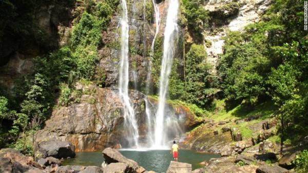 Sau một giờ đi bộ lên thách thức, du khách sẽ được thưởng một cái nhìn ấn tượng của Rami Thác Cunca. Các thác nước cao 17 mét với hồ bơi 30 mét vuông ở phía dưới.