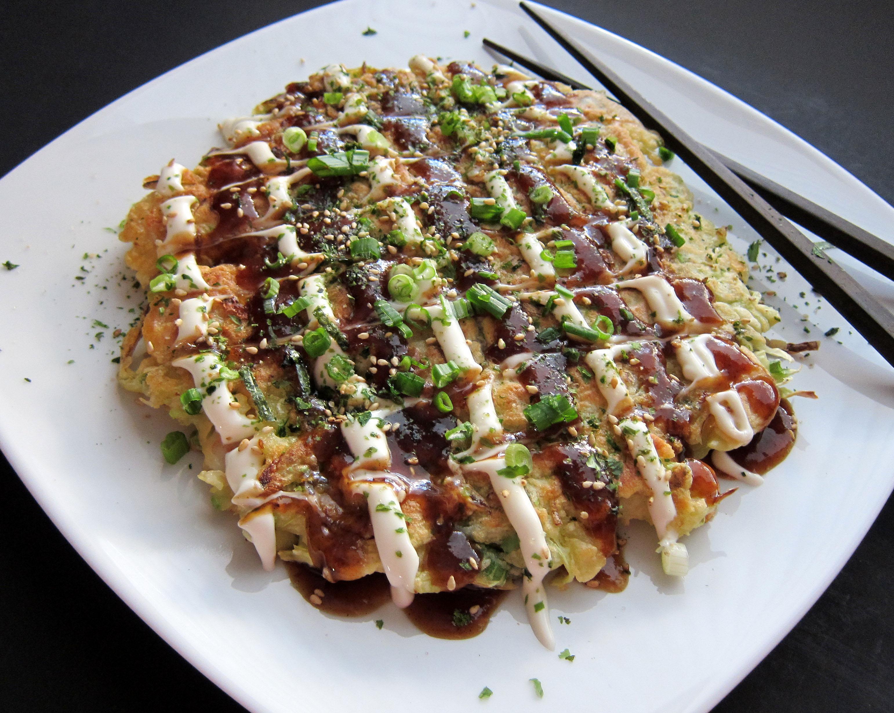 Okonomiyaki mệnh danh là piza nhật bản