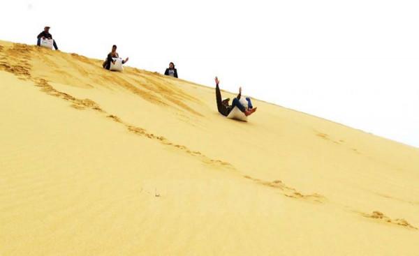 Trượt cát Quy Nhơn – Khám phá đồi cát Phương Mai Bình Định