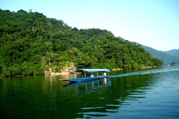 Hồ Ba Bể3