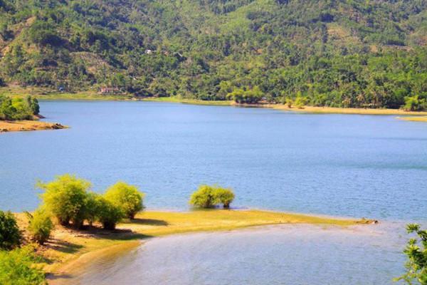 Ngất ngây với cảnh đẹp tự nhiên của Hồ Phú Ninh