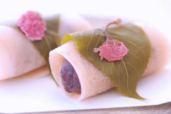 Sakura Mochi một món ăn Nhật Bản mang nét đặc trưng của hoa anh đào