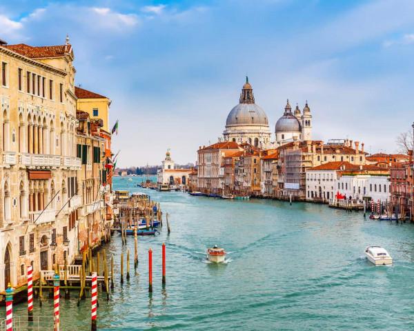 Săn vé máy bay khám phá vẻ đẹp lãng mạn tại Venice,Ý