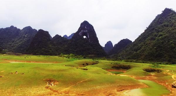 Thung lũng Núi Thủng Nà Ma