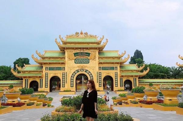 Khu du lịch Đại Nam Văn Hiến