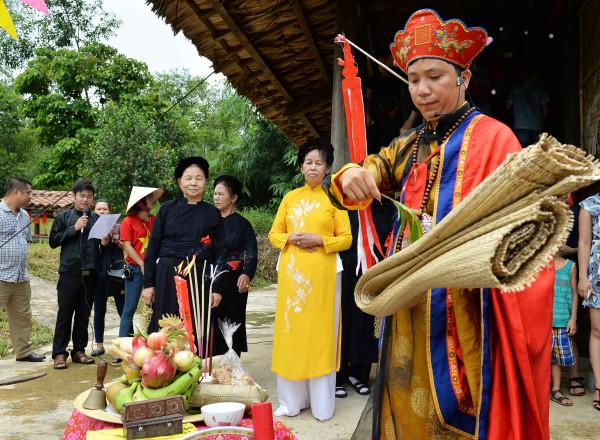 Săn vé máy bay khám phá sắc màu văn hóa bên hồ Na Hang