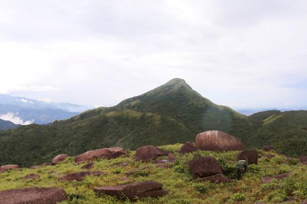 Cùng săn vé máy bay chinh phục 'nóc nhà' Quảng Trị