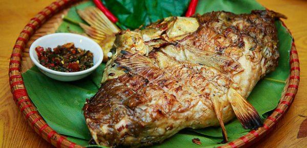 Mâm cơm người Thái - Cá nướng
