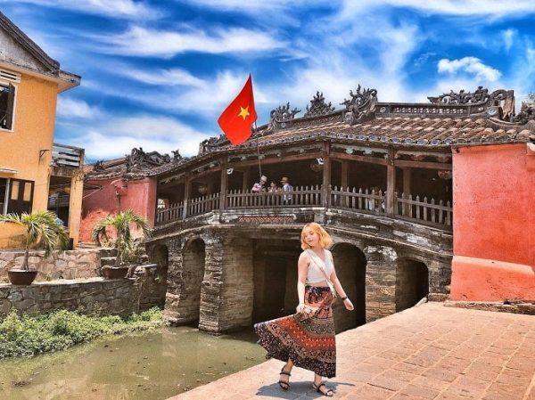 Săn vé máy bay khám phá kiến trúc cổ kính của chùa Cầu Hội An