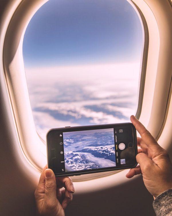 Lên máy bay có được sử dụng điện thoại không?