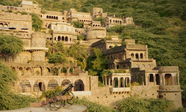 Ám ảnh lời nguyền ở pháo đài Bhangarh