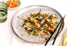 Thưởng thức Okonomiyaki món bánh xèo nổi tiếng của người Nhật