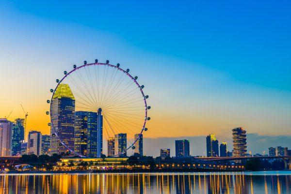 Vẻ đẹp lung linh huyền ảo của Singapore Flyer vào ban đêm