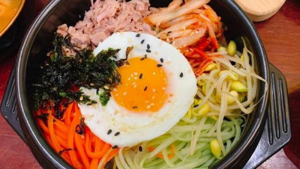 Cơm trộn Bibimbap được bầu chọn top 50 món ngon nhất thế giới