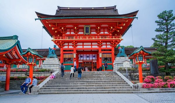 Đền thờ Fushimi Inari Taisha – Ngôi đền nghìn cột ở Kyoto